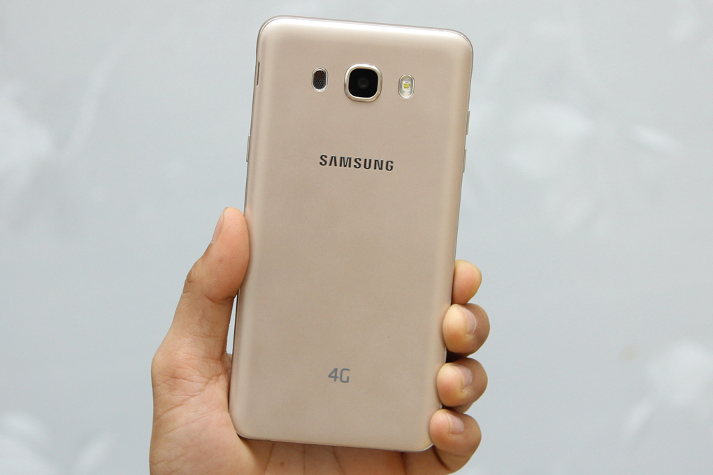 Điện thoại Samsung Galaxy J7 (2016)