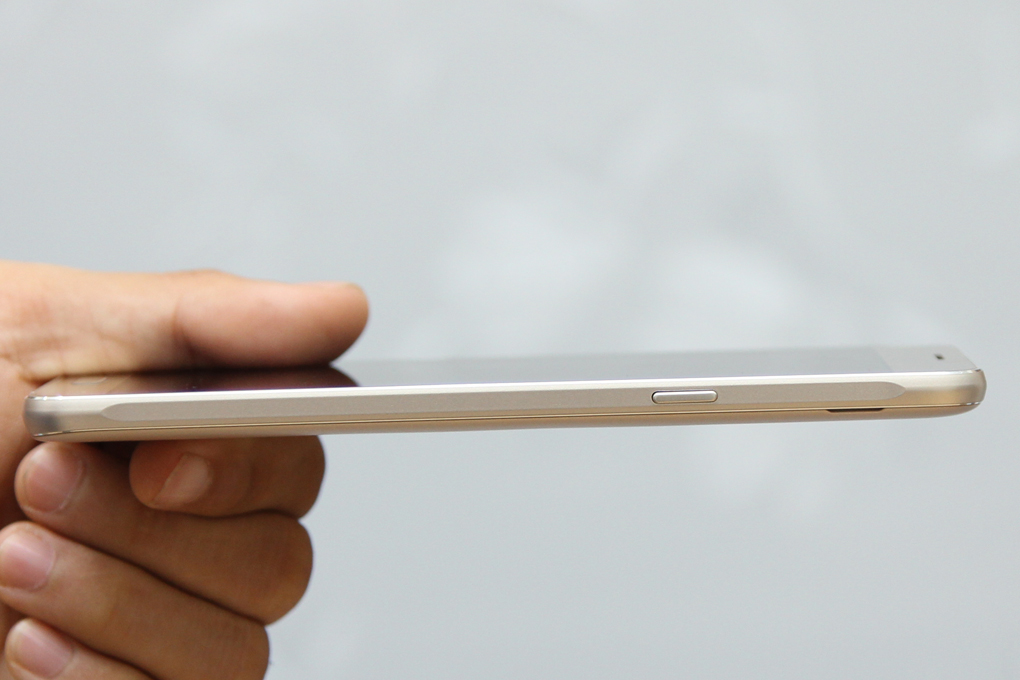Điện thoại Samsung Galaxy J7 (2016)