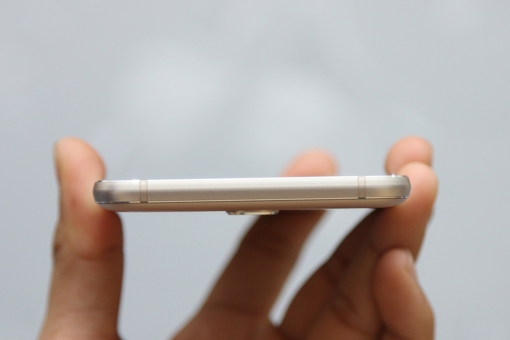 Điện thoại Samsung Galaxy J7 (2016)