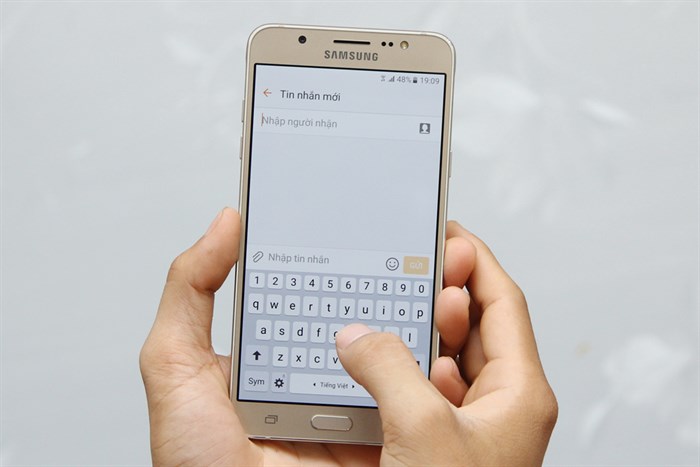 Điện thoại Samsung Galaxy J7 (2016)