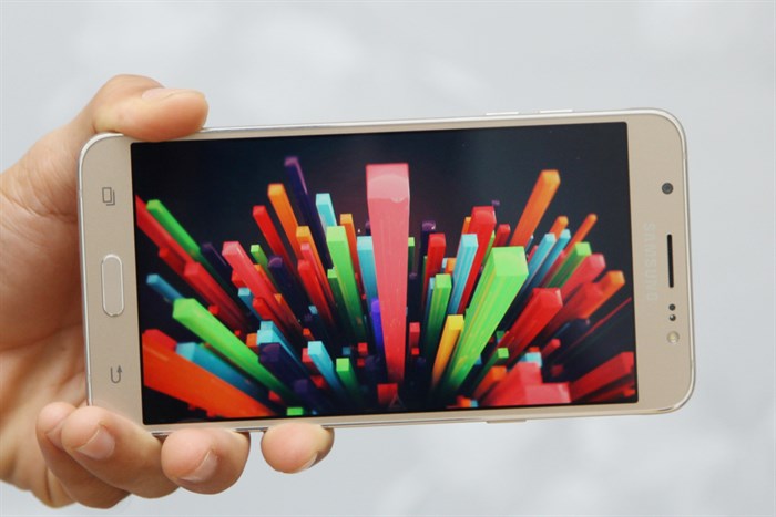 Điện thoại Samsung Galaxy J7 (2016)