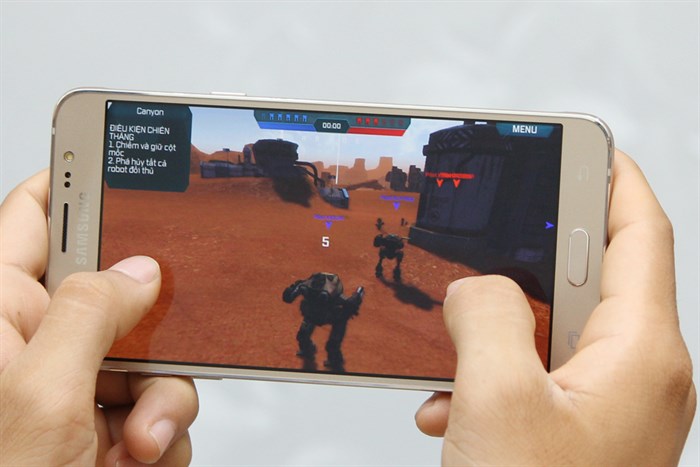 Điện thoại Samsung Galaxy J7 (2016)