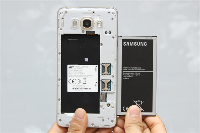 Điện thoại Samsung Galaxy J7 (2016)