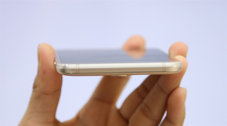 Điện thoại Samsung Galaxy J7 (2016)