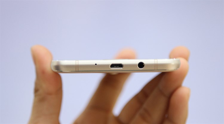 Điện thoại Samsung Galaxy J7 (2016)