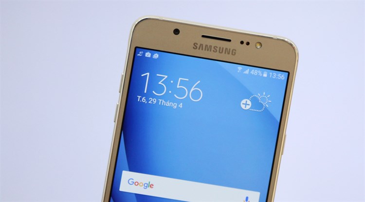 Điện thoại Samsung Galaxy J7 (2016)