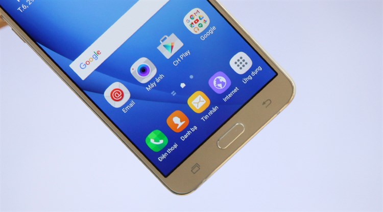 Điện thoại Samsung Galaxy J7 (2016)