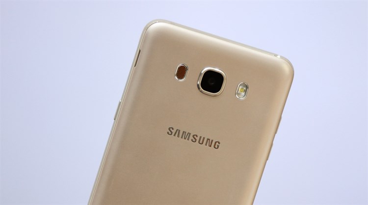Điện thoại Samsung Galaxy J7 (2016)