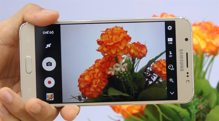 Điện thoại Samsung Galaxy J7 (2016)