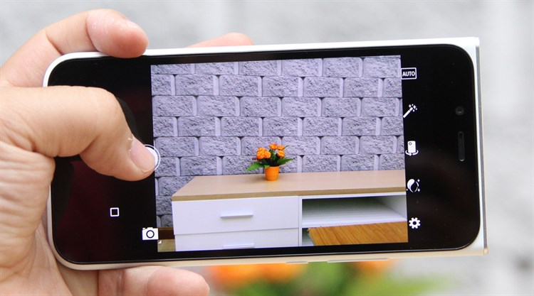 Điện thoại Obi Worldphone MV1 Màu Trắng