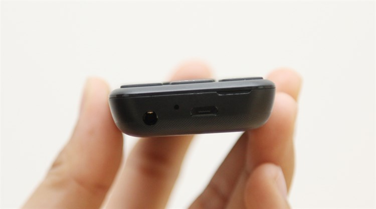 Điện thoại Philips E105 Màu Đen