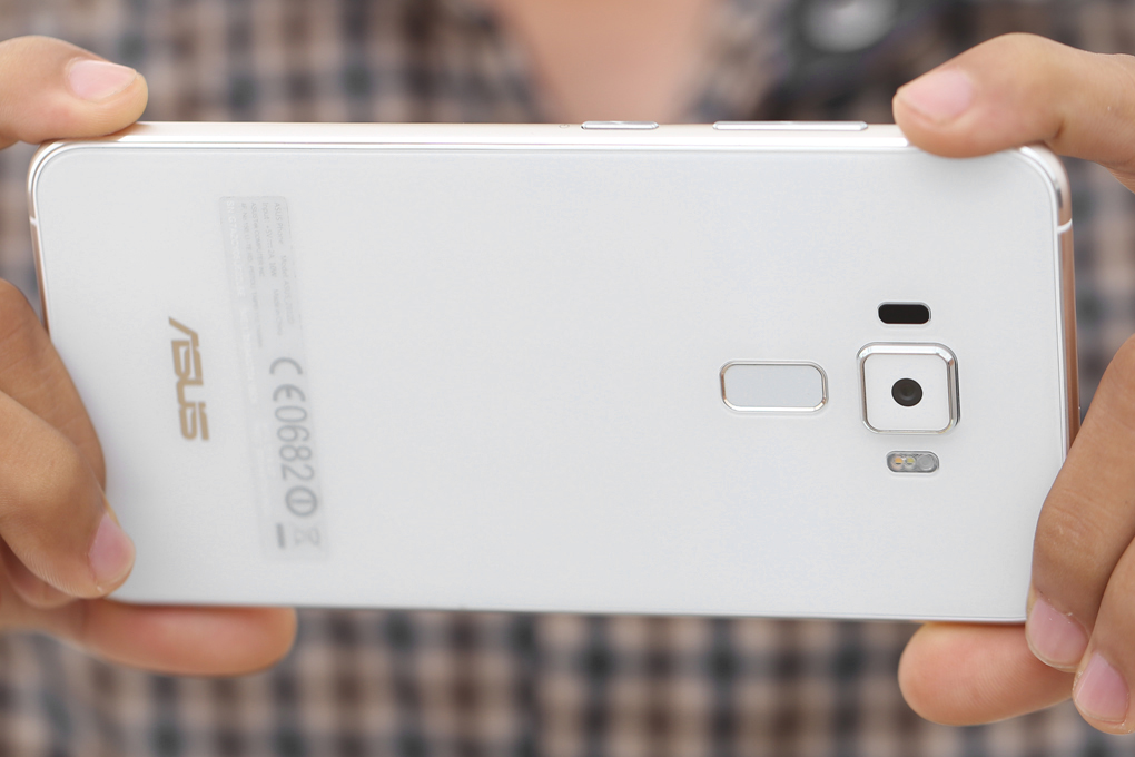 Asus Zenfone 3 ZE552KL - 34