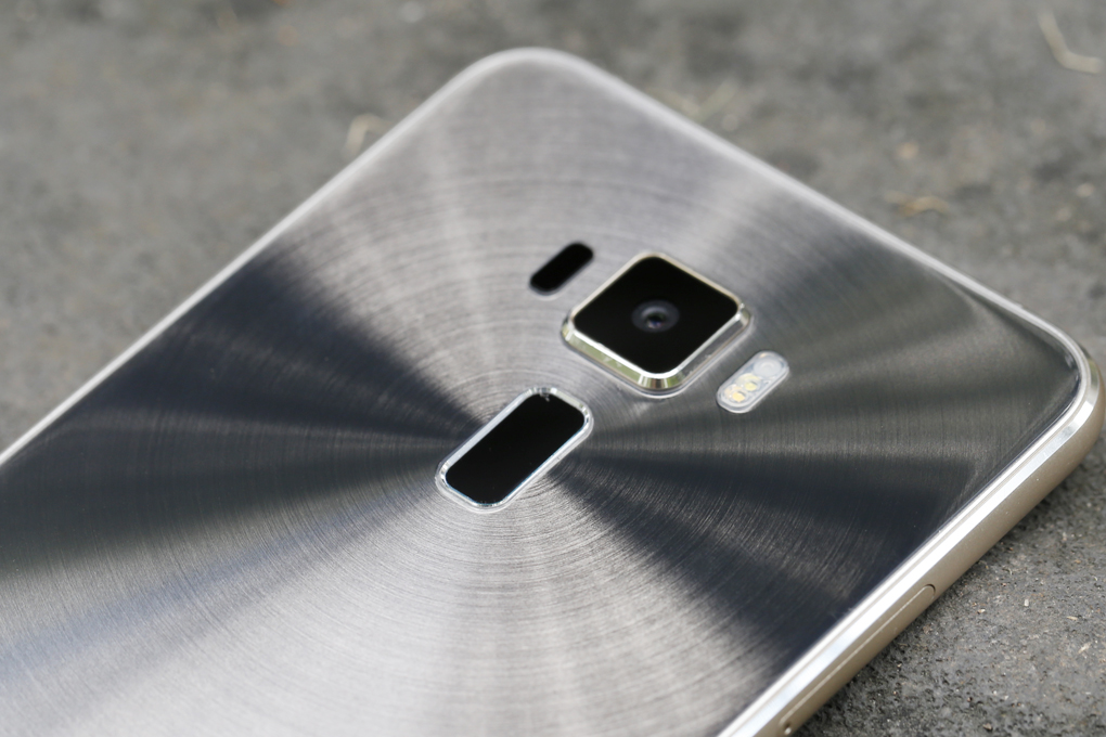 Asus Zenfone 3 ZE552KL - 14