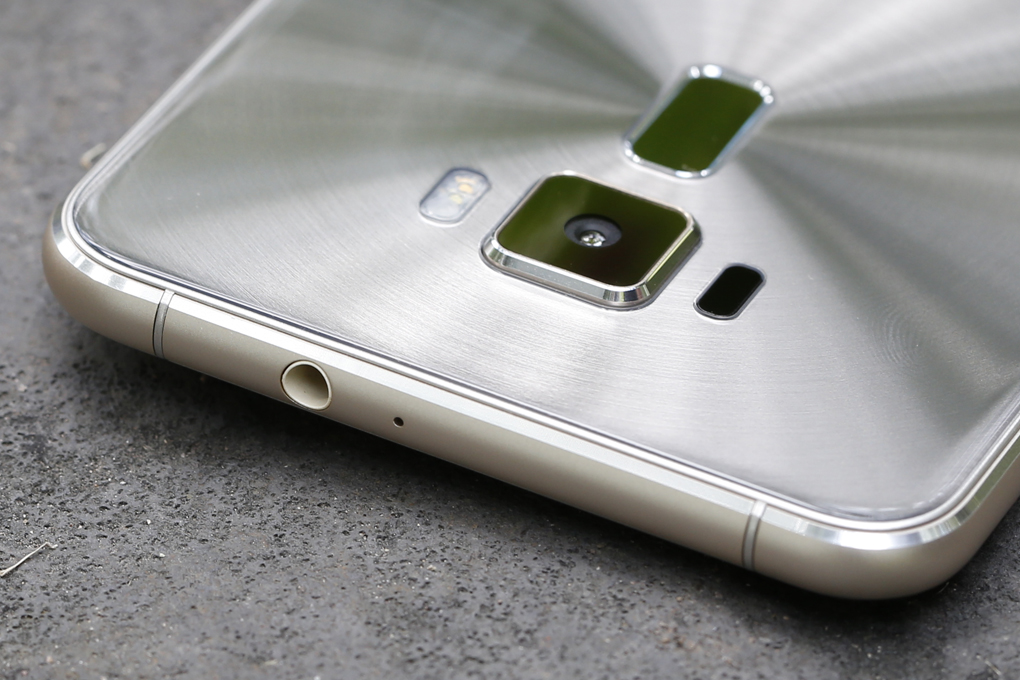 Asus Zenfone 3 ZE552KL - 26
