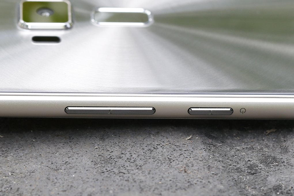 Asus Zenfone 3 ZE552KL - 28