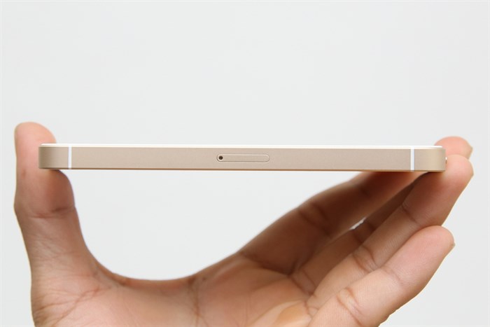 Điện thoại iPhone SE 64GB Màu Vàng đồng