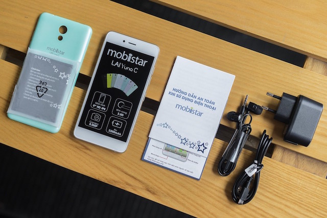 Sản phẩm có pin dung lượng 2200 mAh đảm bảo một ngày lướt web cùng bạn Sản phẩm có pin dung lượng 2200 mAh đảm bảo một ngày lướt web cùng bạn