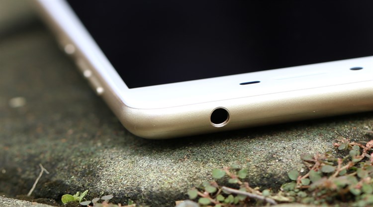 Điện thoại Mobiistar Lai Yuna C