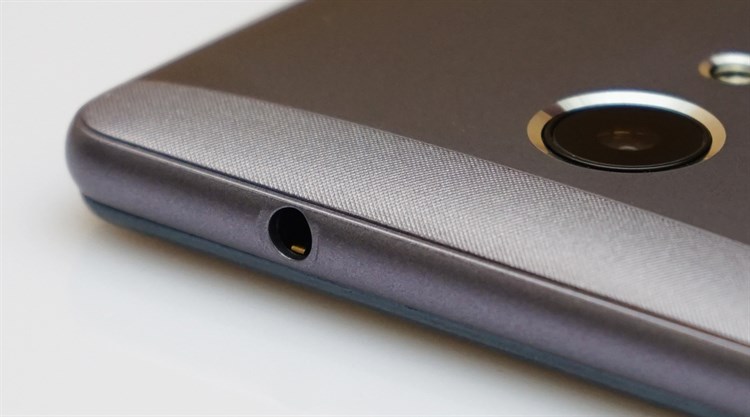 Điện thoại Wiko Robby