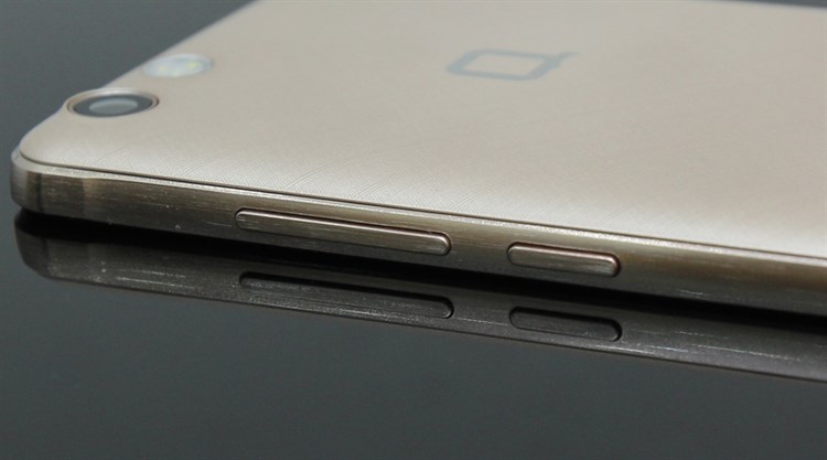 Điện thoại Q Vita S