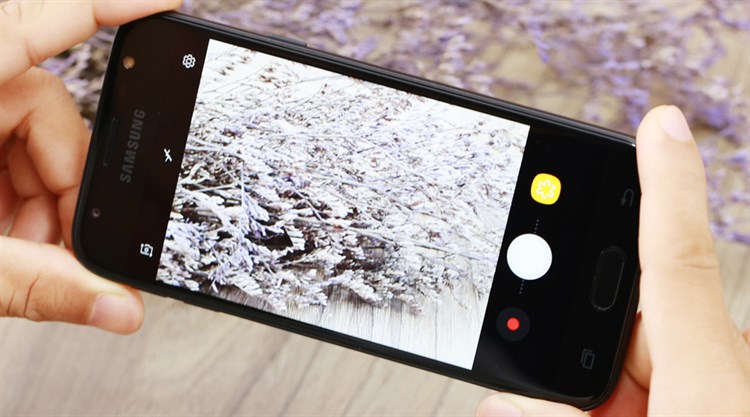 Điện thoại Samsung Galaxy J3 Pro