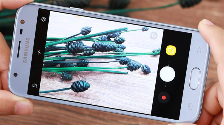 Điện thoại Samsung Galaxy J3 Pro