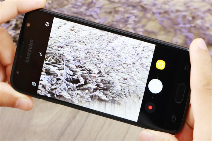 Điện thoại Samsung Galaxy J3 Pro