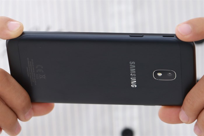 Điện thoại Samsung Galaxy J3 Pro