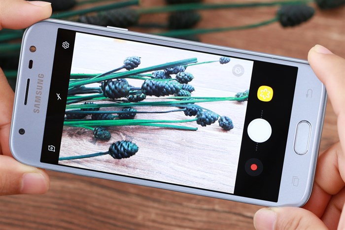 Điện thoại Samsung Galaxy J3 Pro