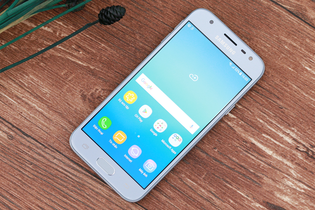 Màn hình của điện thoại Samsung Galaxy J3 Pro