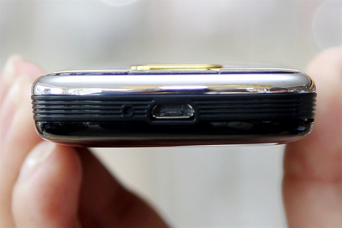 Điện thoại MOBELL M389 Màu Đen