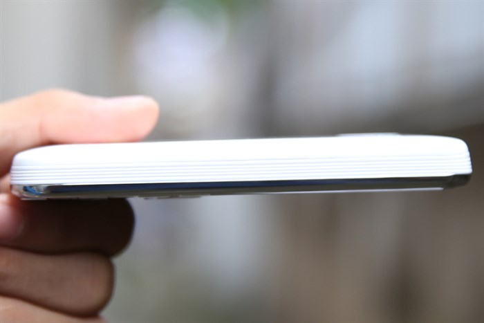 Điện thoại MOBELL M389 Màu Trắng