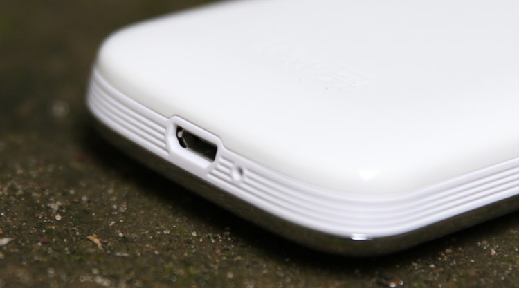 Điện thoại MOBELL M389 Màu Trắng