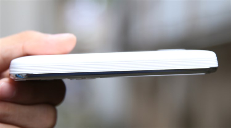 Điện thoại MOBELL M389 Màu Trắng