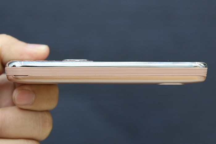 Điện thoại MOBELL M389 Màu Vàng đồng