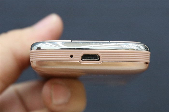 Điện thoại MOBELL M389 Màu Vàng đồng