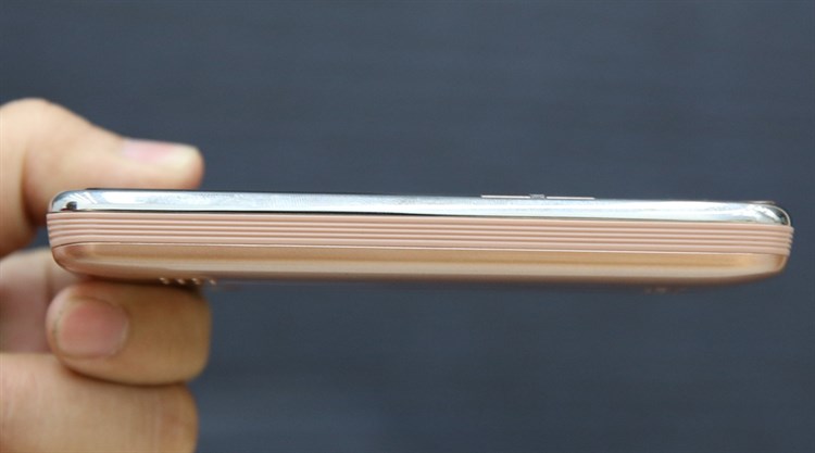 Điện thoại MOBELL M389 Màu Vàng đồng