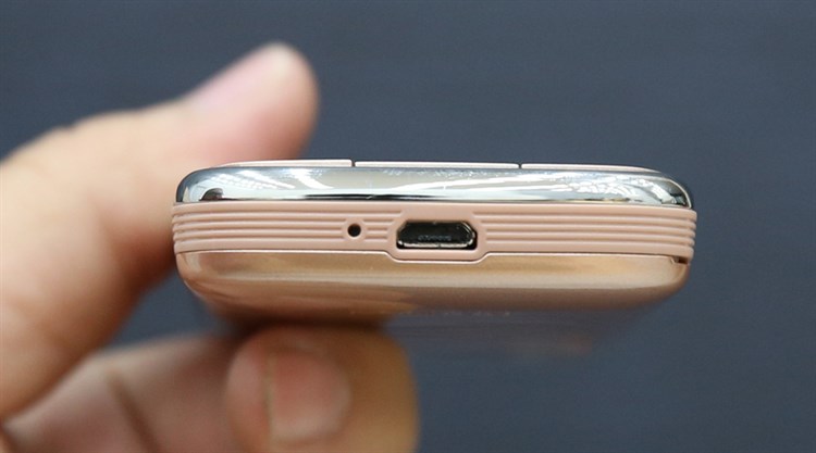 Điện thoại MOBELL M389 Màu Vàng đồng