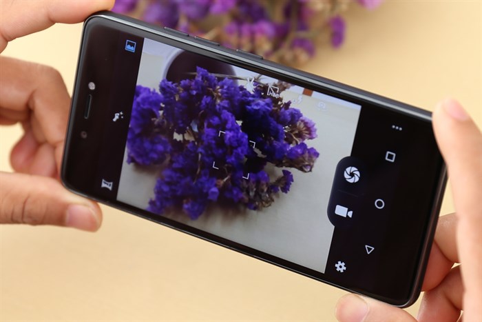 Điện thoại Mobiistar LAI Zumbo J