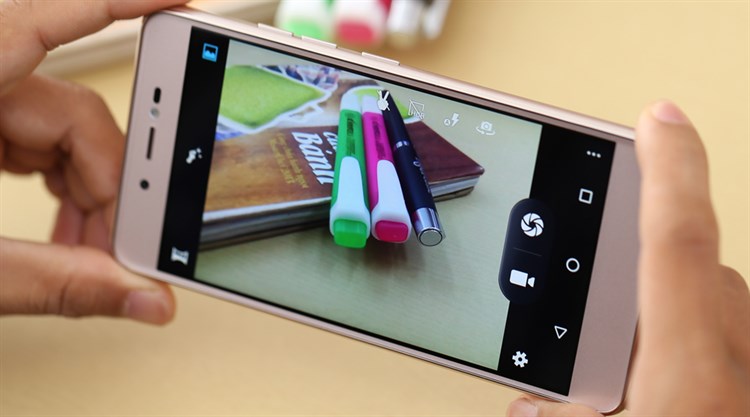 Điện thoại Mobiistar LAI Zumbo J