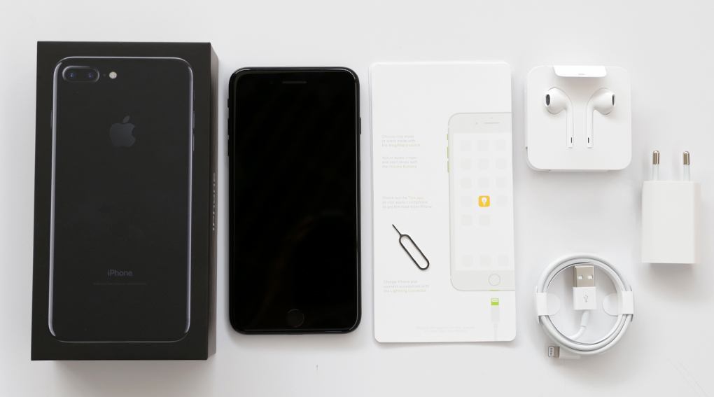 Bộ sản phẩm gồm: Hộp, Tai nghe, Sách hướng dẫn, Cáp, Cây lấy sim