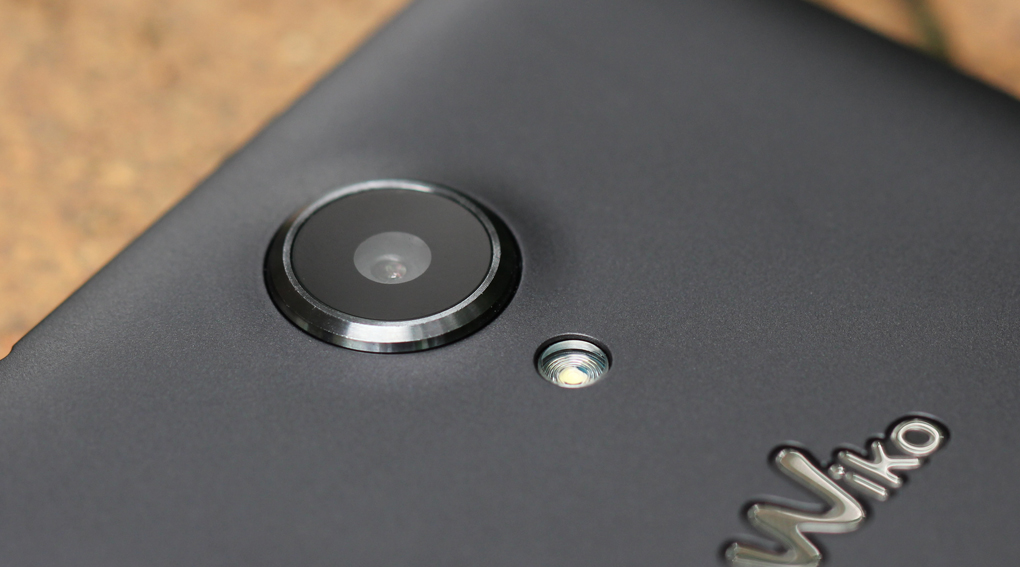 <p>Cụm Camera với cảm biến 13.0MP cho chất lượng ảnh chụp kh&aacute; tốt</p>