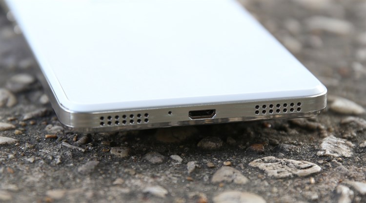 Điện thoại Pantech V955