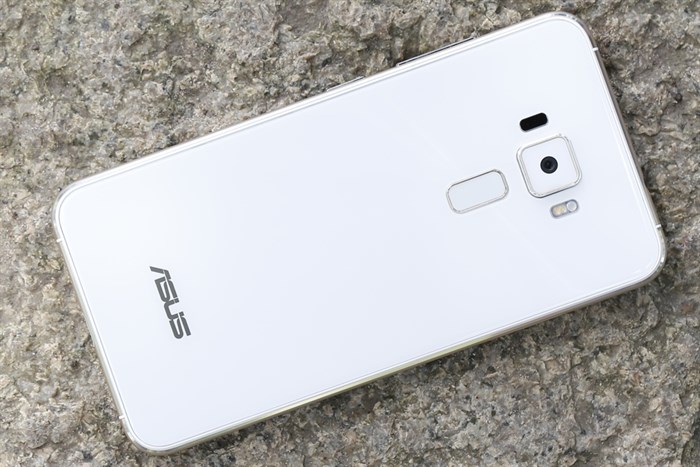 Điện thoại Asus Zenfone 3 ZE520KL Màu Trắng