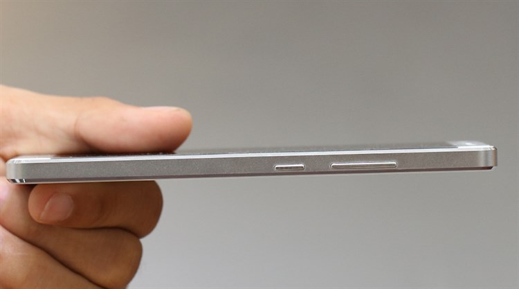 Điện thoại Mobell Nova F7