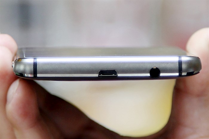 Điện thoại Mobell Nova F3