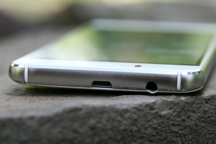 Điện thoại Mobell Nova F3