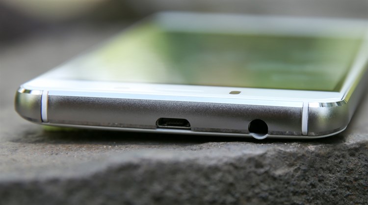 Điện thoại Mobell Nova F3