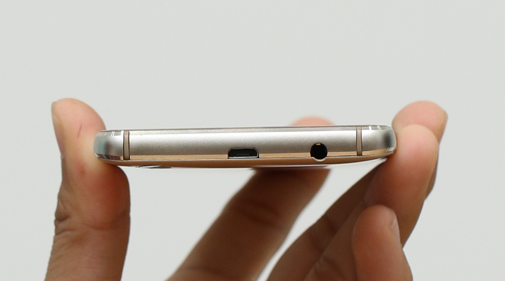 Điện thoại Mobell Nova F3