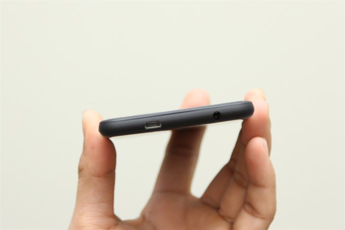 Điện thoại Mobell Nova R1 Black